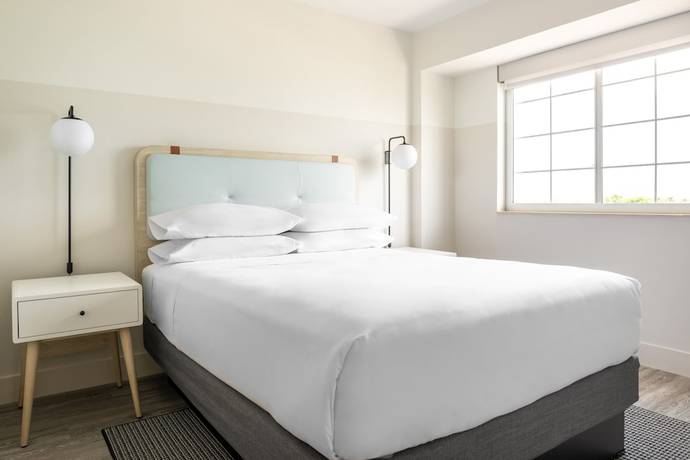 Imagen de la habitación del Hotel Hampton By Hilton Grand Cayman Seven Mile Beach. Foto 9