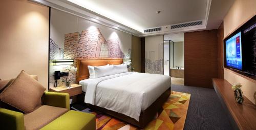 Imagen de la habitación del Hotel Hampton By Hilton Guangzhou Zhujiang New Town. Foto 9
