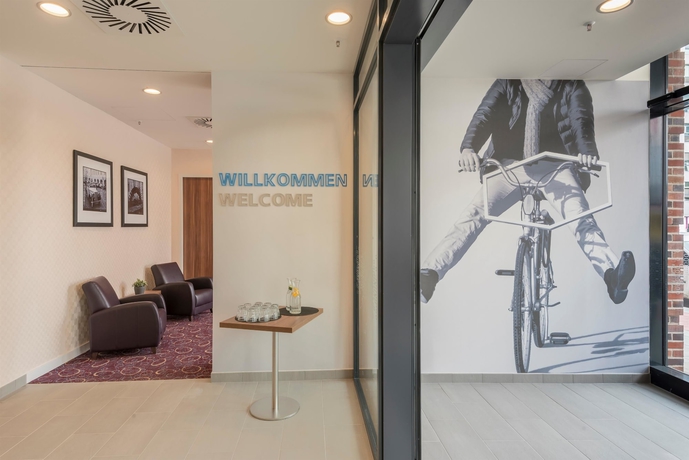 Imagen de los interiores del Hotel Hampton By Hilton Hamburg City Centre. Foto 17