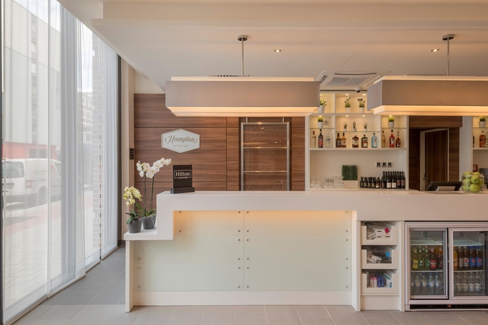 Imagen de los interiores del Hotel Hampton By Hilton Hamburg City Centre. Foto 19