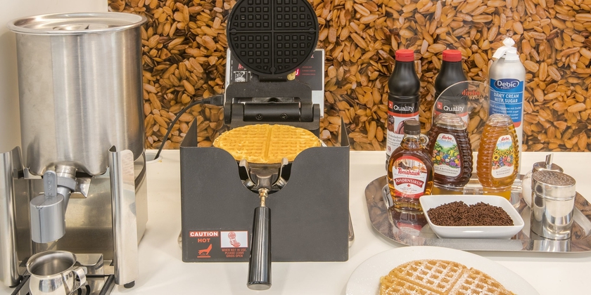 Imagen del bar/restaurante del Hotel Hampton By Hilton Hamburg City Centre. Foto 7