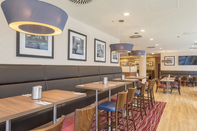 Imagen del bar/restaurante del Hotel Hampton By Hilton Hamburg City Centre. Foto 12