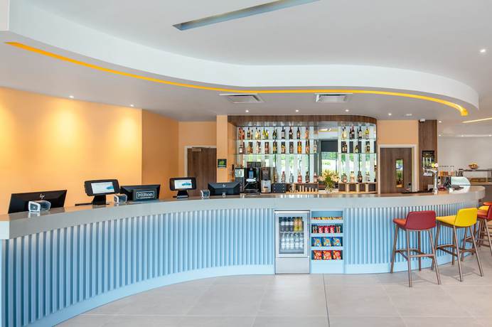 Imagen de los interiores del Hotel Hampton By Hilton High Wycombe. Foto 14