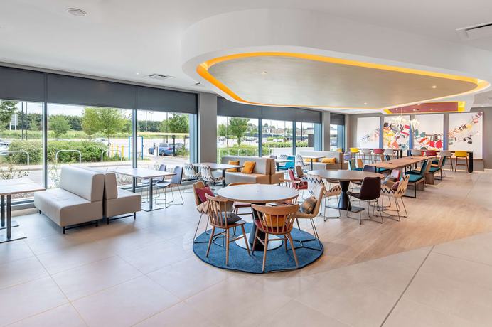 Imagen de los interiores del Hotel Hampton By Hilton High Wycombe. Foto 15