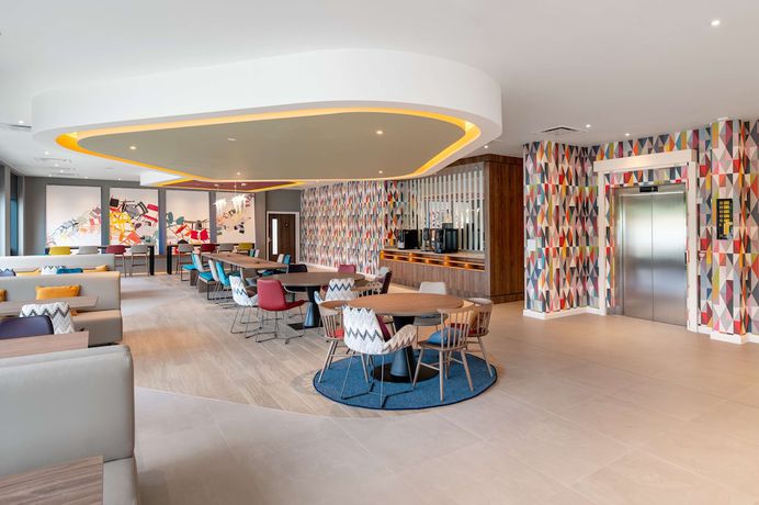 Imagen de los interiores del Hotel Hampton By Hilton High Wycombe. Foto 16