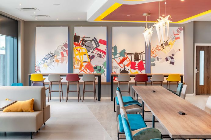 Imagen de los interiores del Hotel Hampton By Hilton High Wycombe. Foto 18