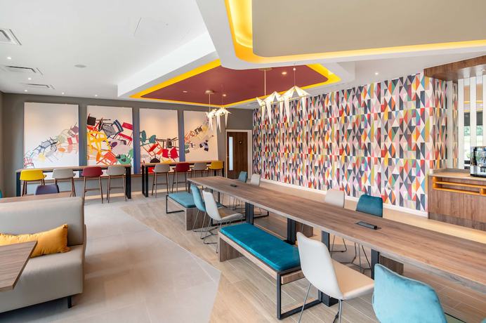 Imagen de los interiores del Hotel Hampton By Hilton High Wycombe. Foto 20