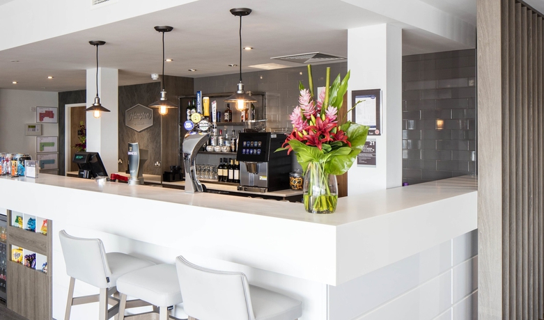 Imagen del bar/restaurante del Hotel Hampton By Hilton Humberside Airport. Foto 4