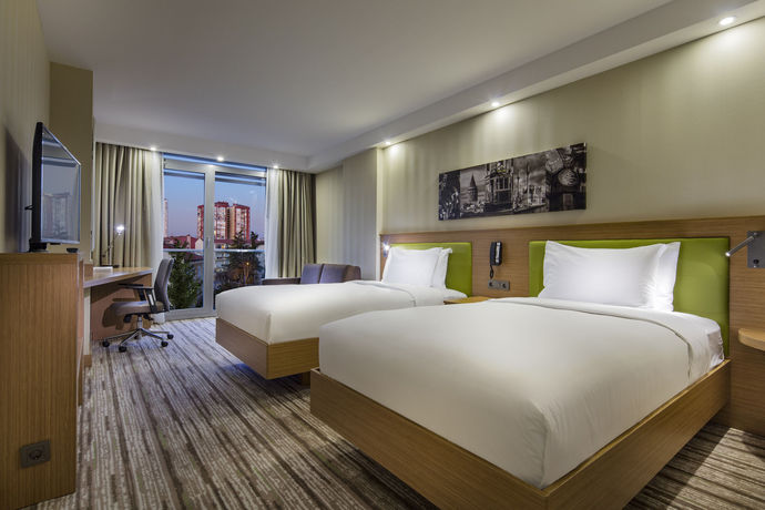 Imagen de la habitación del Hotel Hampton By Hilton Istanbul Atakoy. Foto 3