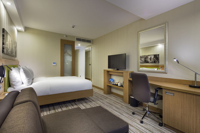 Imagen de la habitación del Hotel Hampton By Hilton Istanbul Atakoy. Foto 9