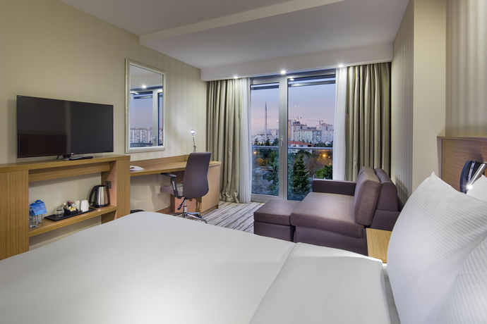Imagen de la habitación del Hotel Hampton By Hilton Istanbul Atakoy. Foto 13
