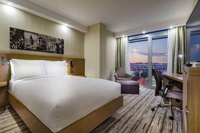 Imagen de la habitación del Hotel Hampton By Hilton Istanbul Atakoy. Foto 15