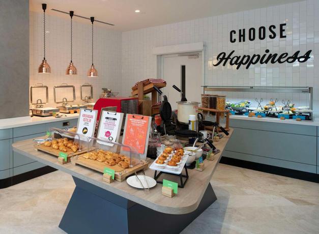 Imagen de los interiores del Hotel Hampton By Hilton Istanbul Merter. Foto 9