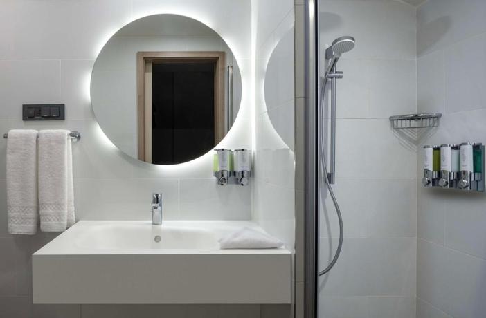 Imagen de la habitación del Hotel Hampton By Hilton Istanbul Merter. Foto 6