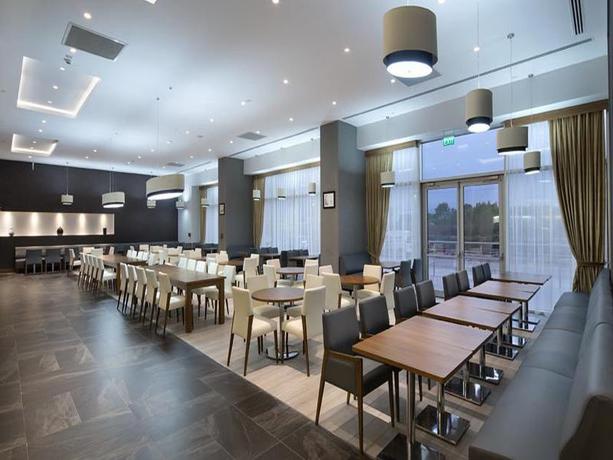 Imagen del bar/restaurante del Hotel Hampton By Hilton Kocaeli Symbol. Foto 6
