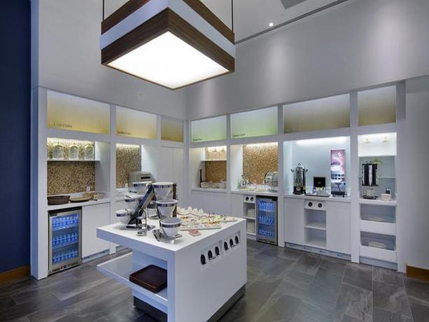 Imagen del bar/restaurante del Hotel Hampton By Hilton Kocaeli Symbol. Foto 7