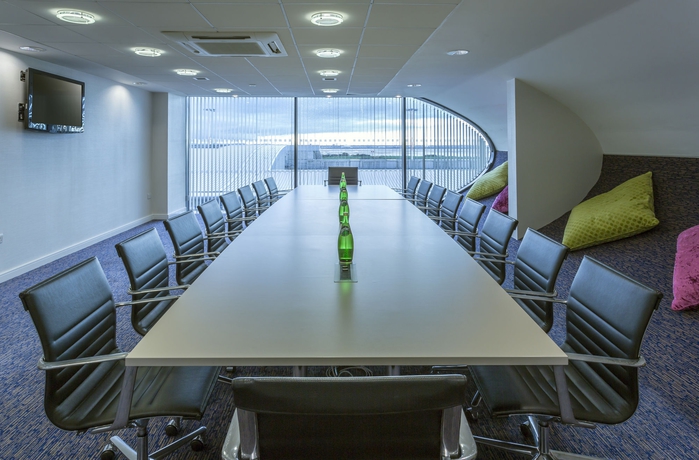 Imagen de los interiores del Hotel Hampton By Hilton Liverpool/john Lennon Airport. Foto 10