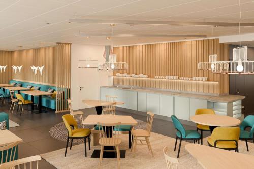 Imagen del bar/restaurante del Hotel Hampton By Hilton Locarno. Foto 3