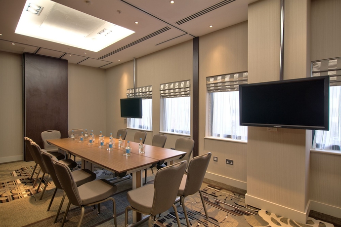 Imagen de los interiores del Hotel Hampton By Hilton London Croydon. Foto 12