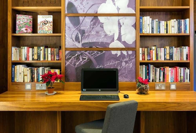 Imagen de los interiores del Hotel Hampton By Hilton London Croydon. Foto 14