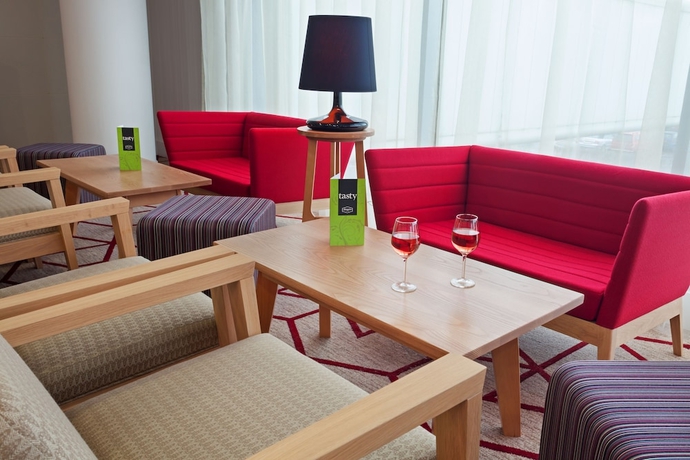 Imagen de los interiores del Hotel Hampton By Hilton London Gatwick Airport. Foto 16
