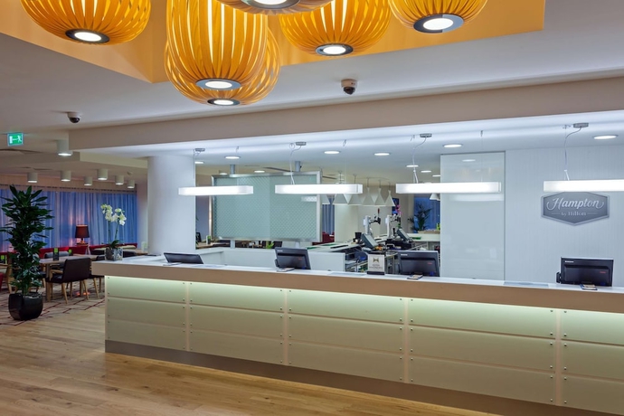 Imagen de los interiores del Hotel Hampton By Hilton London Gatwick Airport. Foto 18