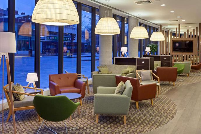 Imagen de los interiores del Hotel Hampton By Hilton London Waterloo. Foto 15