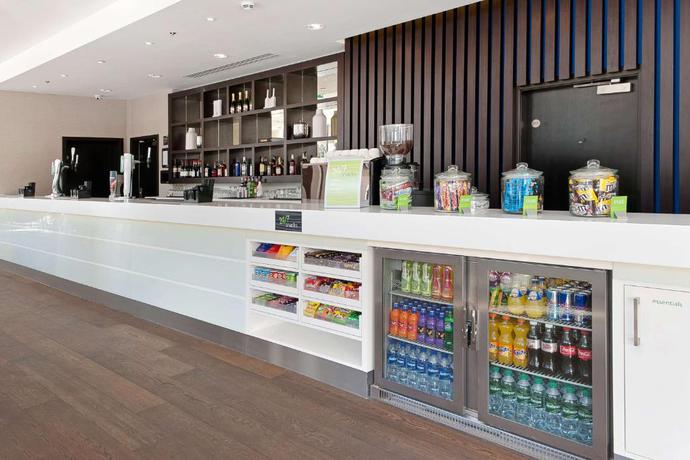 Imagen del bar/restaurante del Hotel Hampton By Hilton London Waterloo. Foto 2