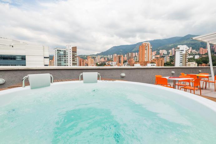 Imagen general del Hotel Hampton By Hilton Medellin. Foto 8