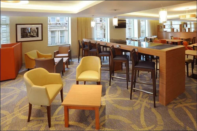Imagen de los interiores del Hotel Hampton By Hilton Newcastle. Foto 10