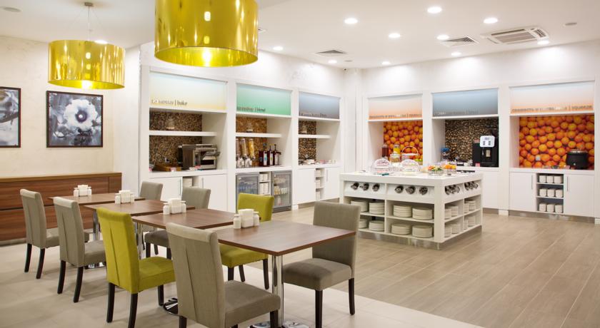 Imagen del bar/restaurante del Hotel Hampton By Hilton Nizhny Novgorod. Foto 2