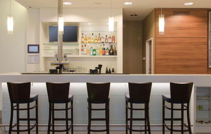 Imagen del bar/restaurante del Hotel Hampton By Hilton Nuremberg City Centre. Foto 2