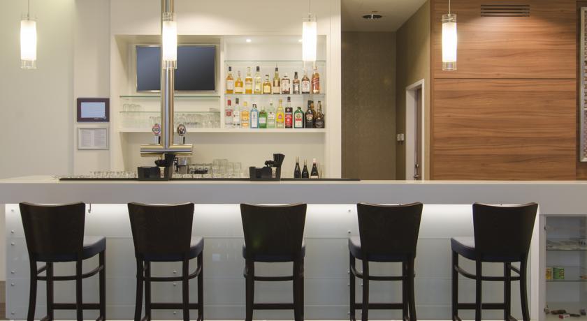 Imagen del bar/restaurante del Hotel Hampton By Hilton Nuremberg City Centre. Foto 3