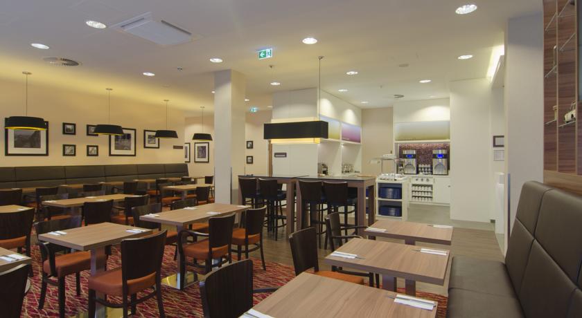 Imagen del bar/restaurante del Hotel Hampton By Hilton Nuremberg City Centre. Foto 4