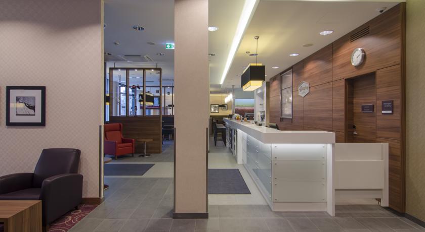 Imagen de los interiores del Hotel Hampton By Hilton Nuremberg City Centre. Foto 13