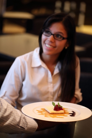 Imagen del bar/restaurante del Hotel Hampton By Hilton Panama. Foto 3