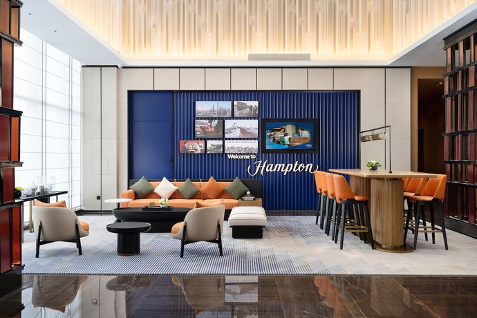 Imagen de los interiores del Hotel Hampton By Hilton Renhe Baiyun Airport. Foto 14