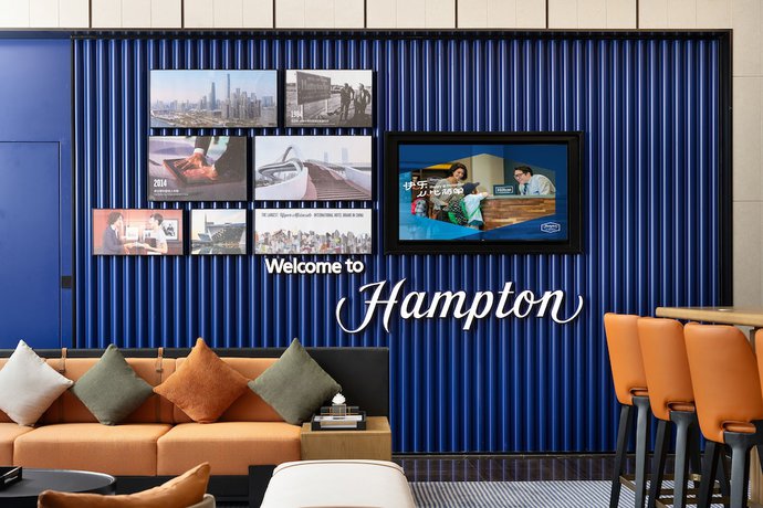 Imagen de los interiores del Hotel Hampton By Hilton Renhe Baiyun Airport. Foto 20