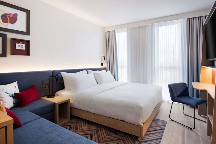 Imagen de la habitación del Hotel Hampton By Hilton Riga Airport. Foto 15