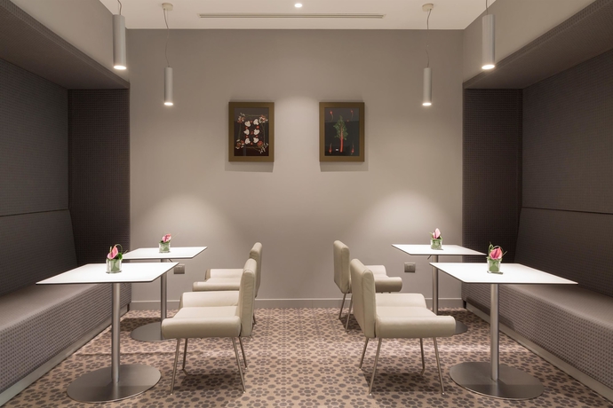 Imagen del bar/restaurante del Hotel Hampton By Hilton Rome East. Foto 5