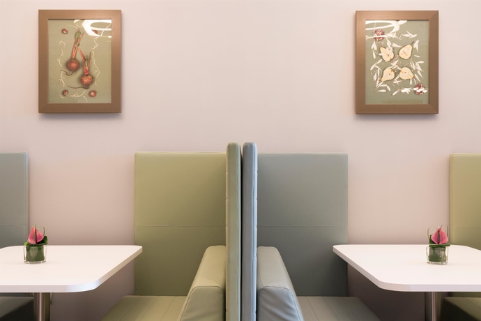 Imagen del bar/restaurante del Hotel Hampton By Hilton Rome East. Foto 6