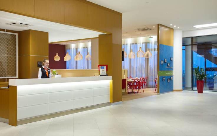 Imagen de los interiores del Hotel Hampton By Hilton Saint Petersburg Expoforum. Foto 16