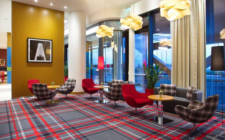 Imagen de los interiores del Hotel Hampton By Hilton Saint Petersburg Expoforum. Foto 19