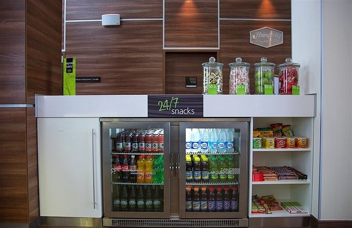 Imagen del bar/restaurante del Hotel Hampton By Hilton Samara. Foto 2