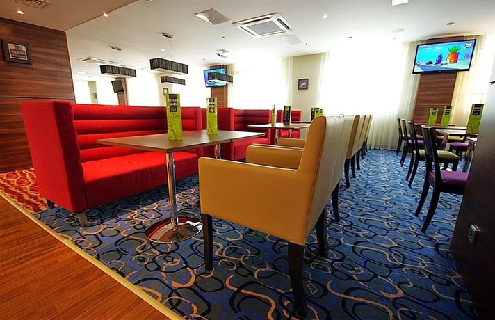 Imagen del bar/restaurante del Hotel Hampton By Hilton Samara. Foto 3