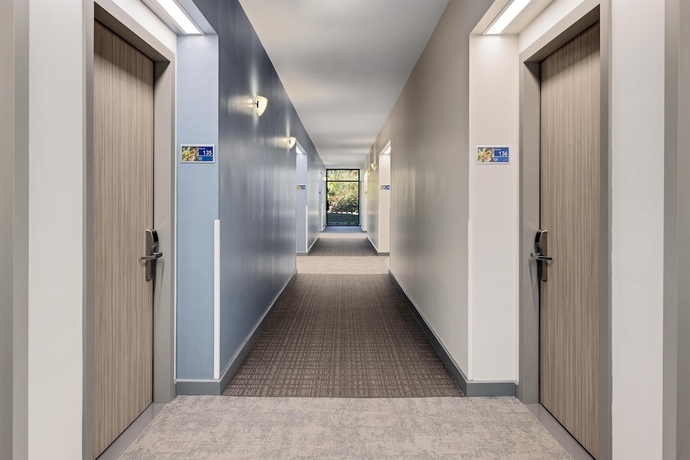 Imagen de los interiores del Hotel Hampton By Hilton San Jose Airport. Foto 16