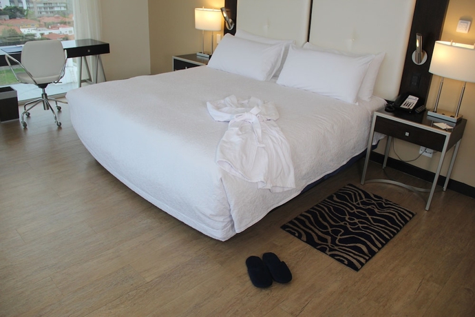 Imagen de la habitación del Hotel Hampton By Hilton Santa Cruz/equipetrol, Bolivia. Foto 16