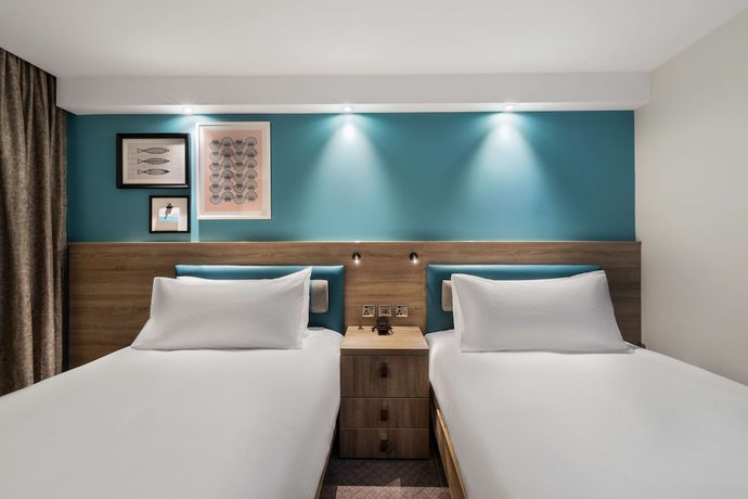 Imagen de la habitación del Hotel Hampton By Hilton Torquay. Foto 6