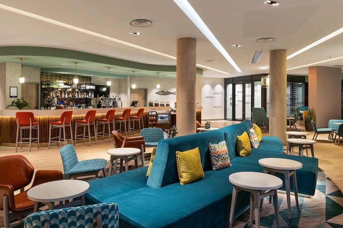 Imagen de los interiores del Hotel Hampton By Hilton Torquay. Foto 16