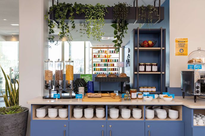 Imagen del bar/restaurante del Hotel Hampton By Hilton Tours Centre. Foto 6